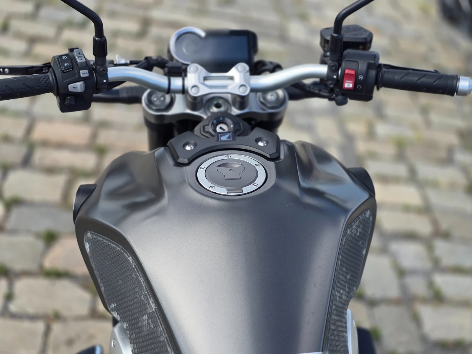 Honda Cb 1000 RA ПЕРФЕКТЕН - изображение 7
