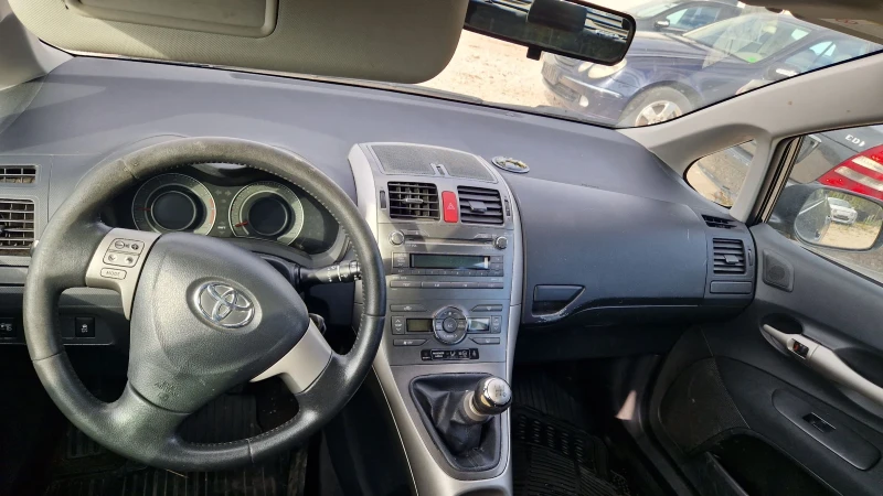 Toyota Auris 1.6i vv-t 124kc., снимка 7 - Автомобили и джипове - 47479788