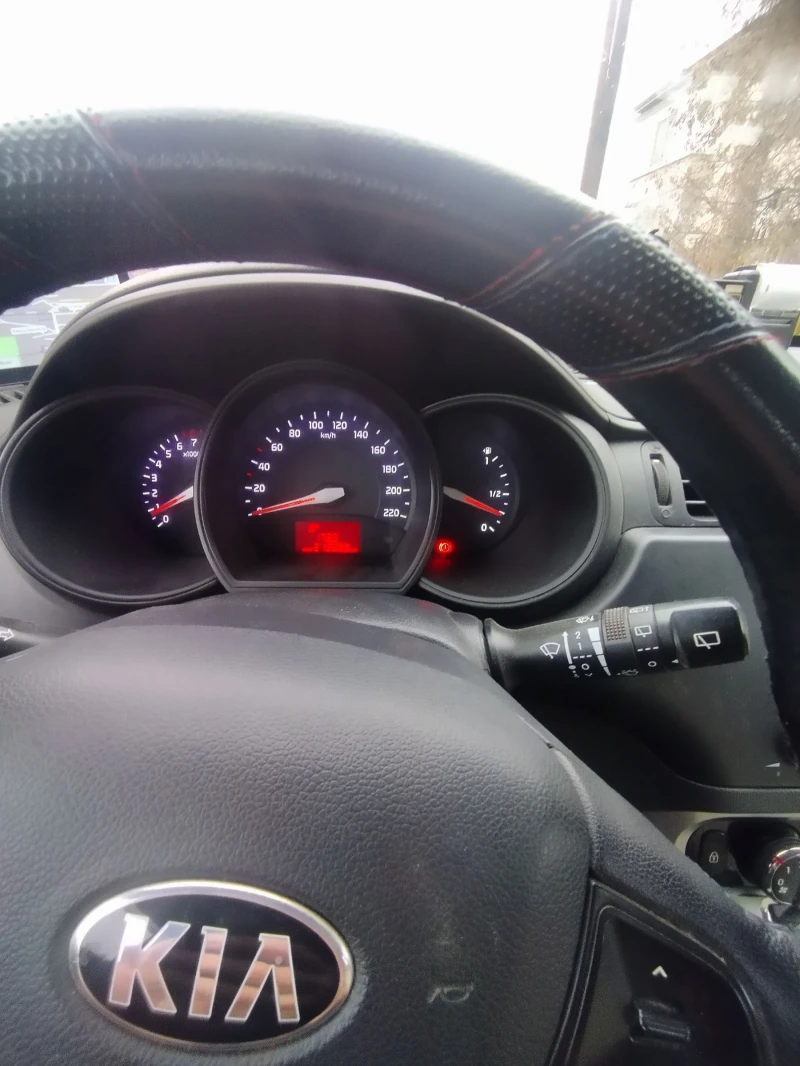 Kia Rio Хечбек , снимка 6 - Автомобили и джипове - 47980331