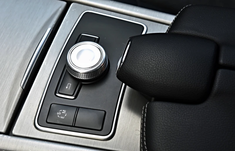 Mercedes-Benz E 350 E 350 АMG/4MAT, снимка 10 - Автомобили и джипове - 50852408