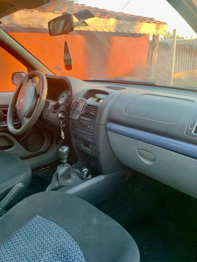 Renault Symbol, снимка 6 - Автомобили и джипове - 52577484