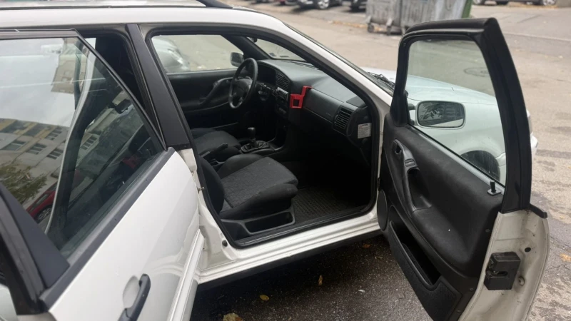 VW Passat 2.0i GT, снимка 14 - Автомобили и джипове - 52327194
