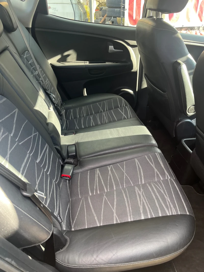 Kia Venga 1.6i - Automat - камера - Navi - 164000km - SWISS , снимка 7 - Автомобили и джипове - 52215239