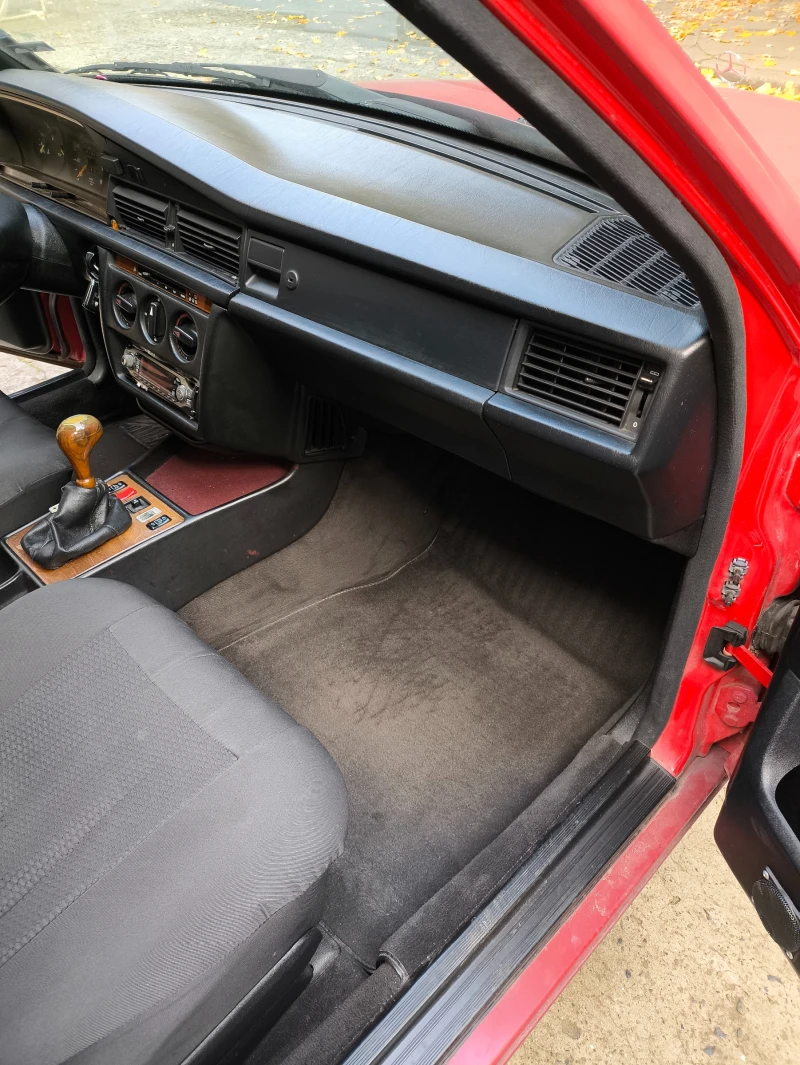 Mercedes-Benz 190, снимка 13 - Автомобили и джипове - 52292406