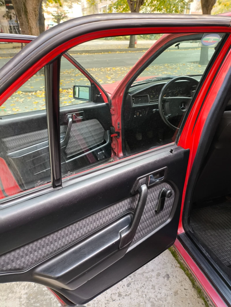 Mercedes-Benz 190, снимка 9 - Автомобили и джипове - 52292406