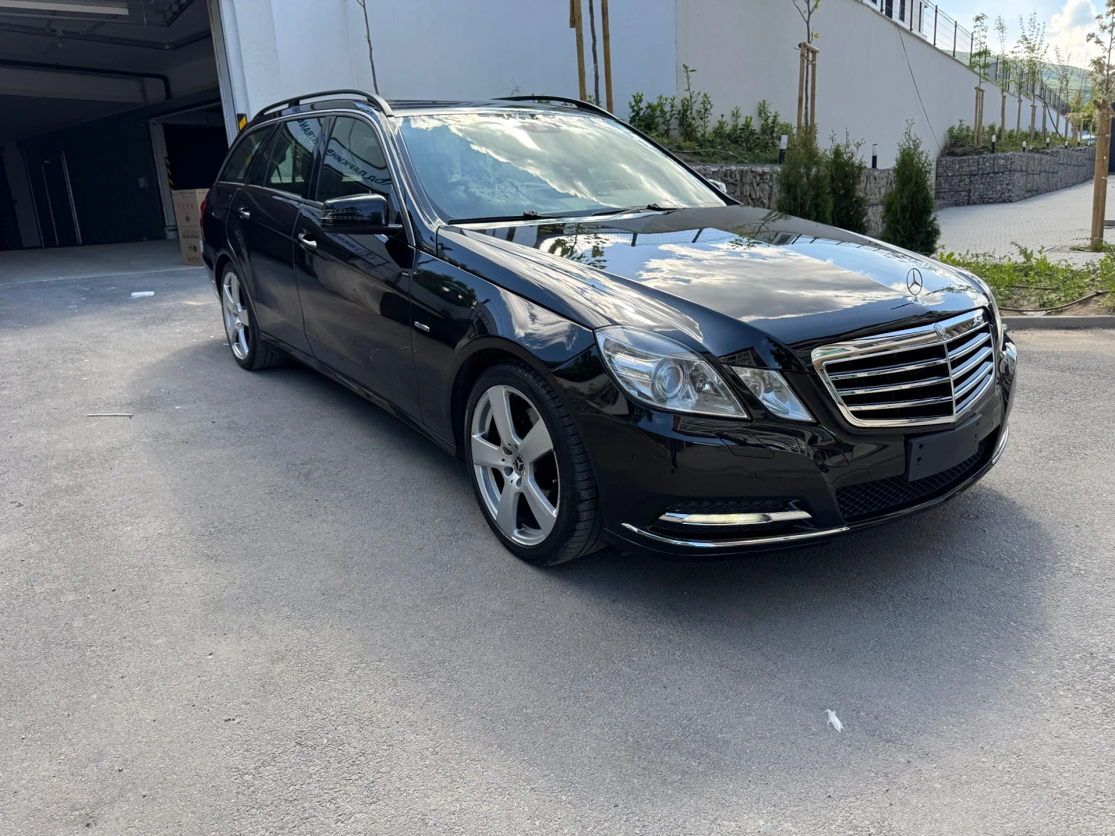 Mercedes-Benz E 250 4 matic* LED* NAVI* КОЖА* AVANTGARDE* ЕЛ БАГАЖНИК - изображение 8