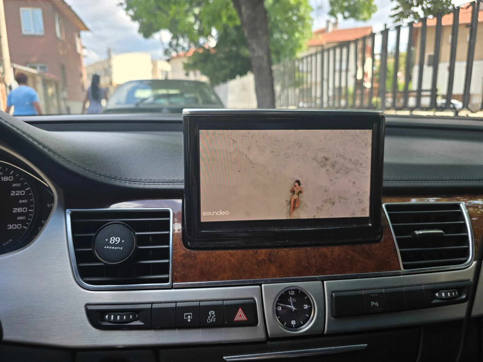 Audi A8 4.2TDI, 3 TV - изображение 9