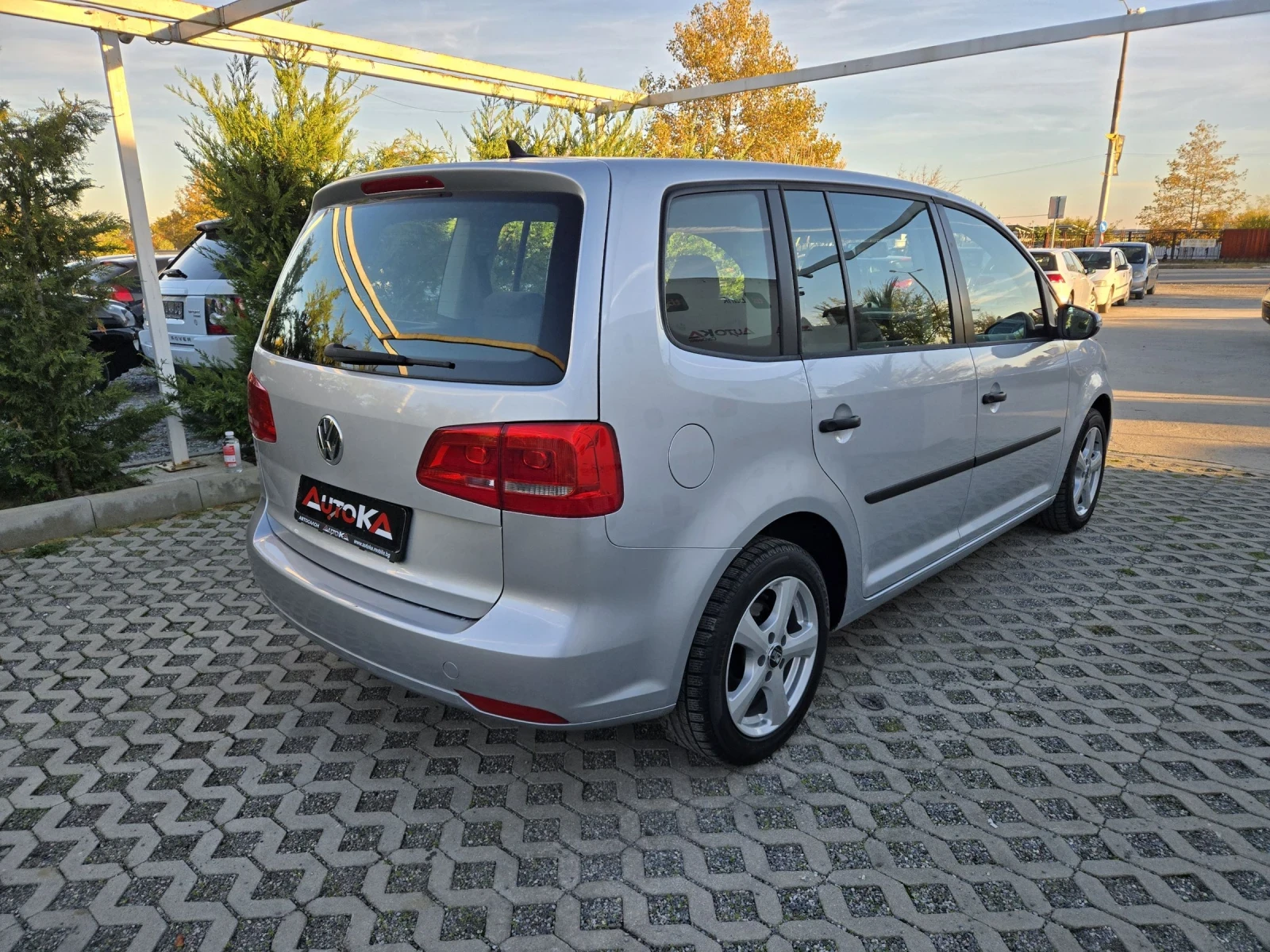 VW Touran 1.6TDI-105кс= 7МЕСТА= 6СК= ПОДГРЕВ= АВТОПИЛОТ - изображение 3