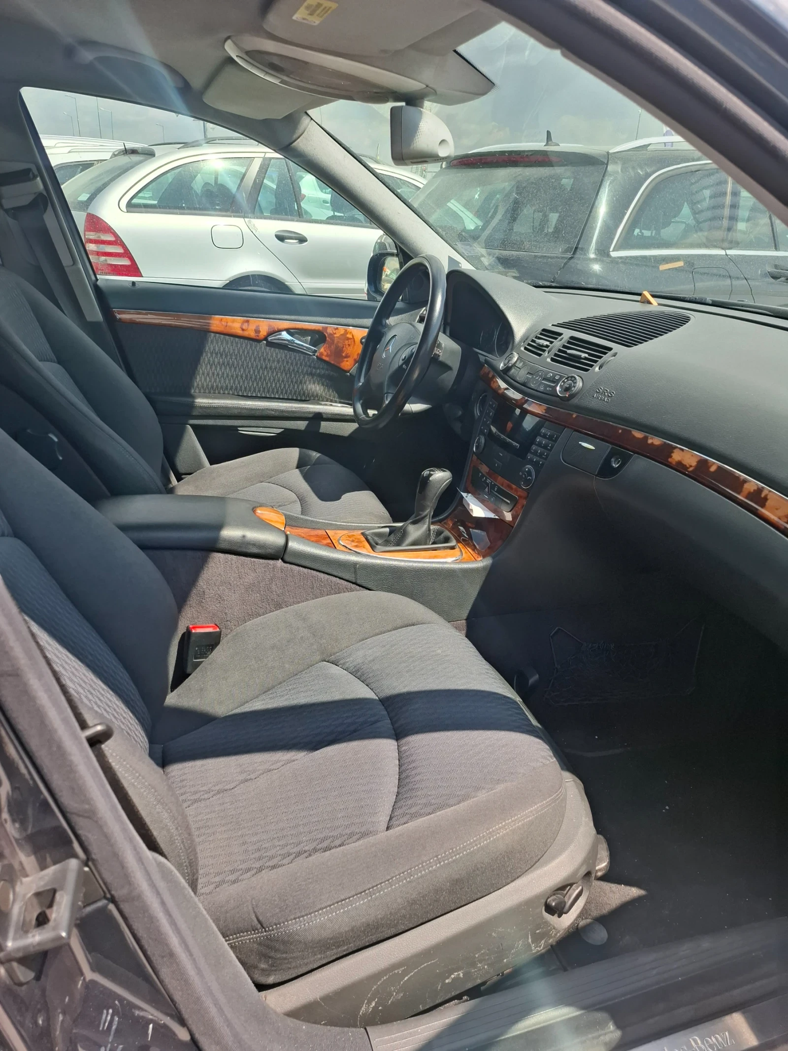 Mercedes-Benz E 220 2.2 CDI, Топ състояние, снимка 7 - Автомобили и джипове - 53333080