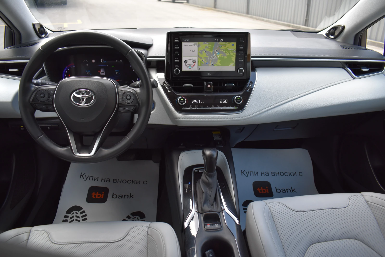 Toyota Corolla 2.0HYBRID= BI-TONE= HUD= KEYLESS= LOUNGE= TOP, снимка 9 - Автомобили и джипове - 53978539