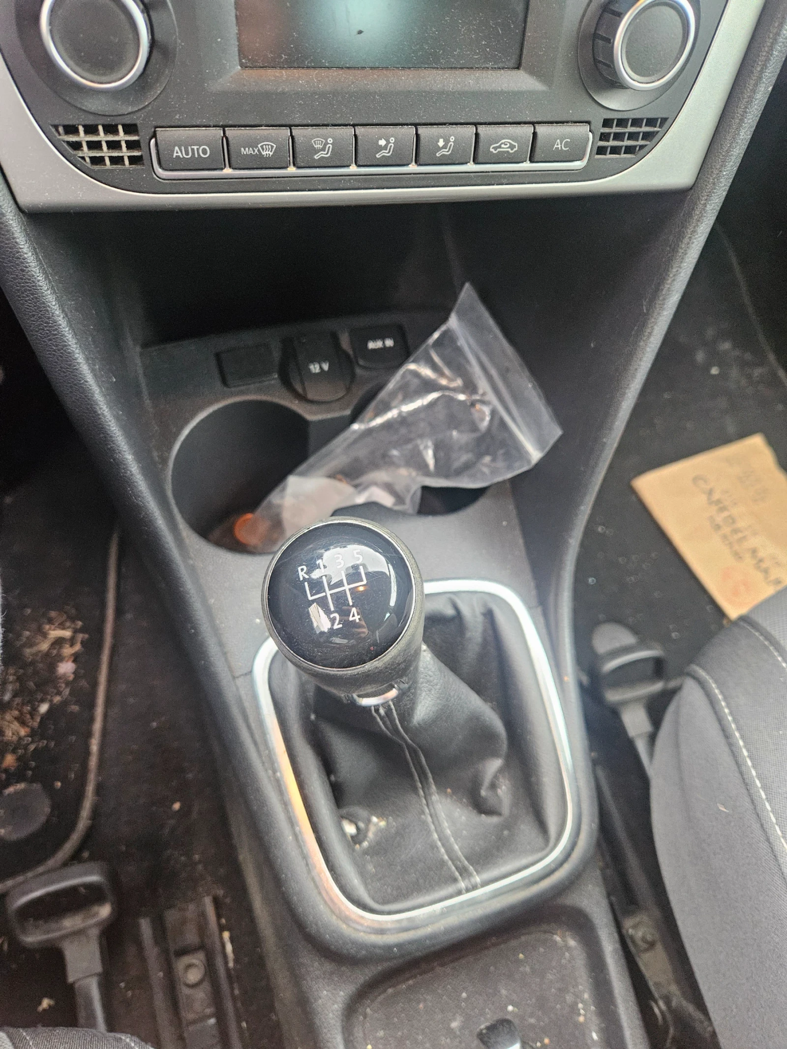 VW Polo 1.2dizel-75ks-2012god-CFW, снимка 11 - Автомобили и джипове - 54090978