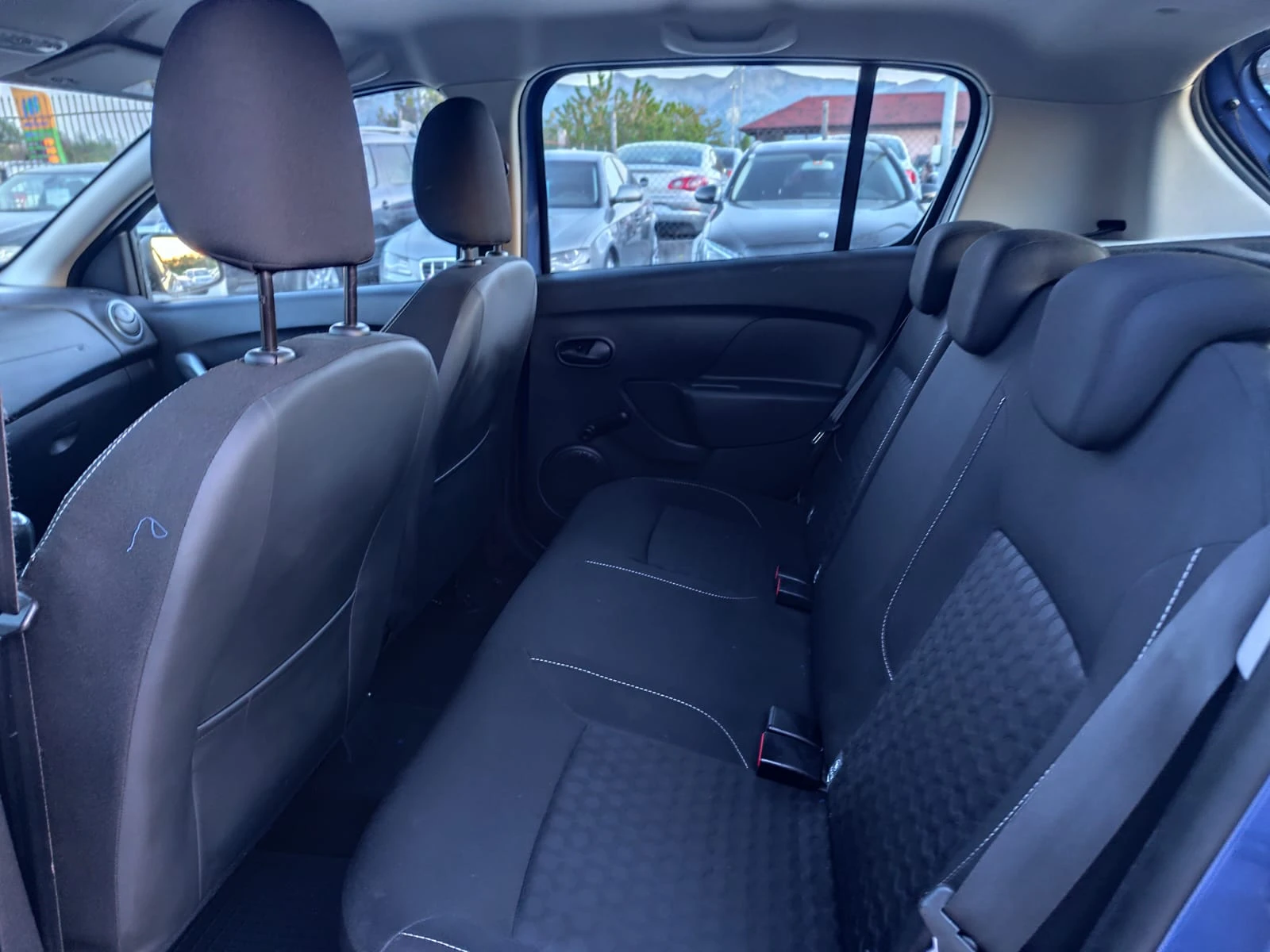 Dacia Sandero 1.2 бензин, снимка 13 - Автомобили и джипове - 54441133