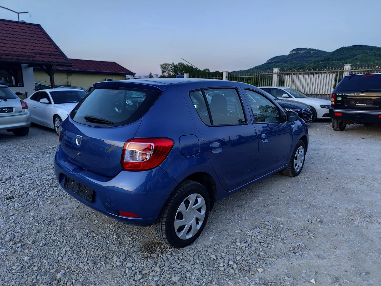 Dacia Sandero 1.2 бензин, снимка 5 - Автомобили и джипове - 54441133