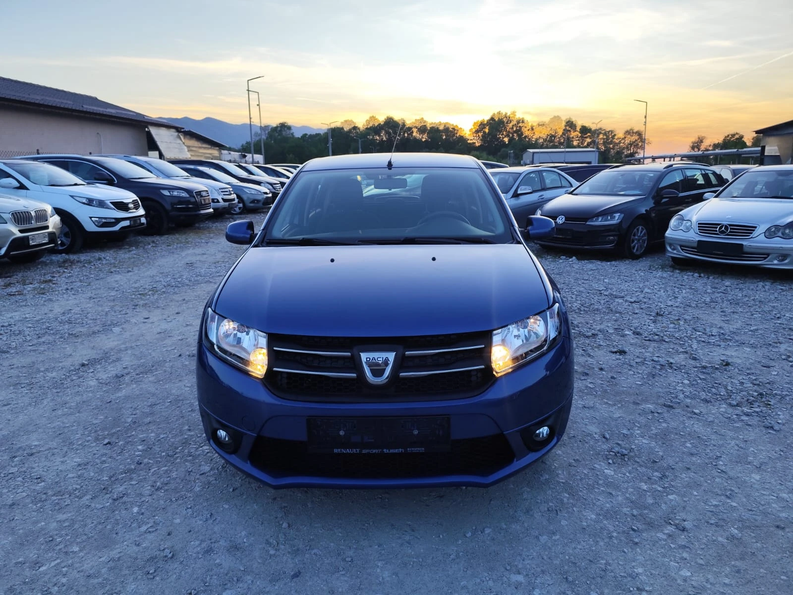 Dacia Sandero 1.2 бензин, снимка 2 - Автомобили и джипове - 54441133