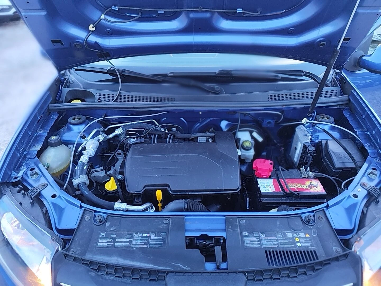 Dacia Sandero 1.2 бензин, снимка 15 - Автомобили и джипове - 54441133