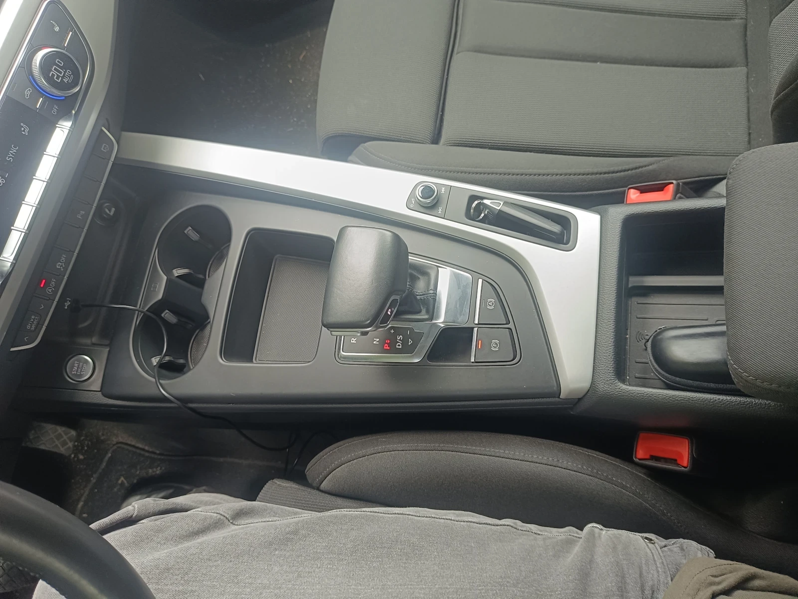 Audi A4 40 TFSI Avant , снимка 15 - Автомобили и джипове - 54796042