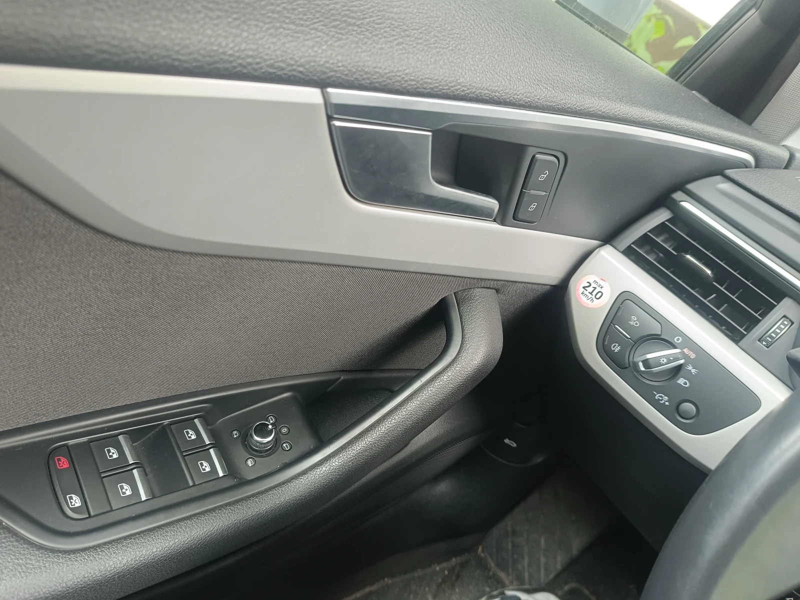 Audi A4 40 TFSI Avant , снимка 8 - Автомобили и джипове - 54796042