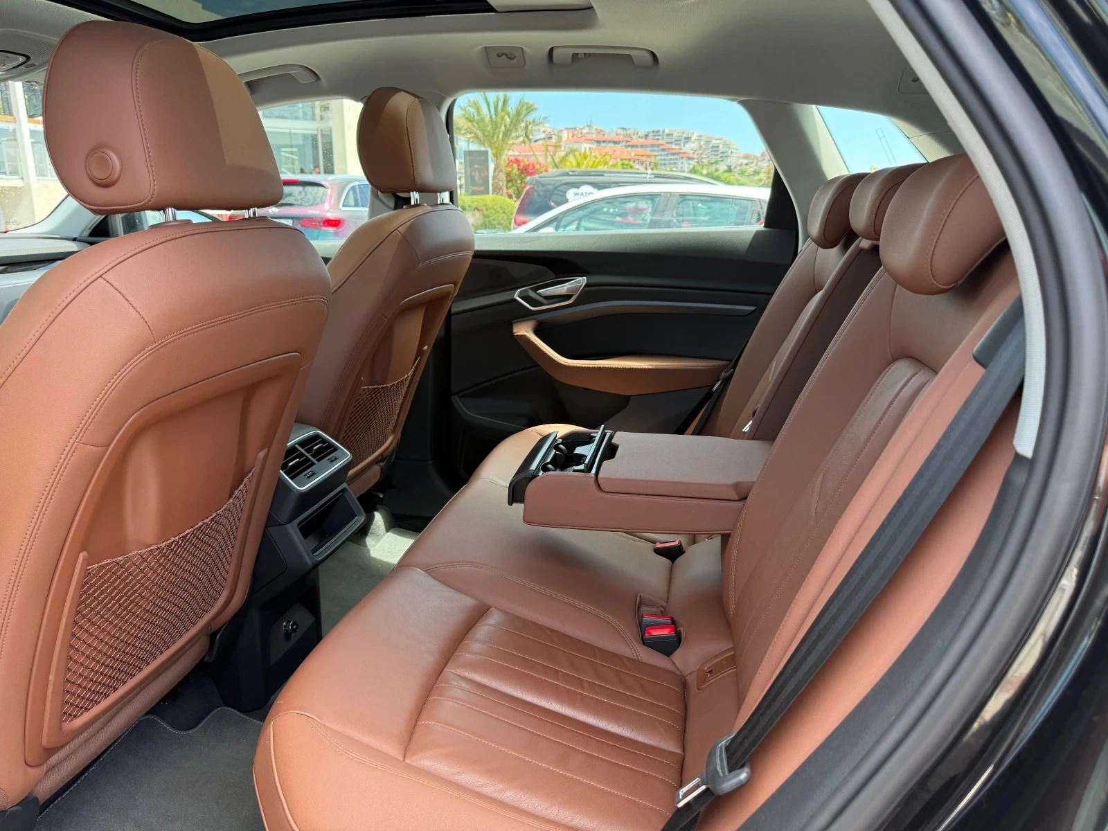 Audi E-Tron 55 Business 95kwh/408hp/94%SOH/ Каско/Нови гуми, снимка 6 - Автомобили и джипове - 55222237