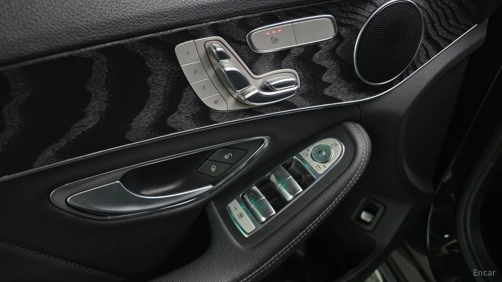 Mercedes-Benz C 220 D 4MATIC AMG-LINE Автокредит Цена до България, снимка 14 - Автомобили и джипове - 55486796