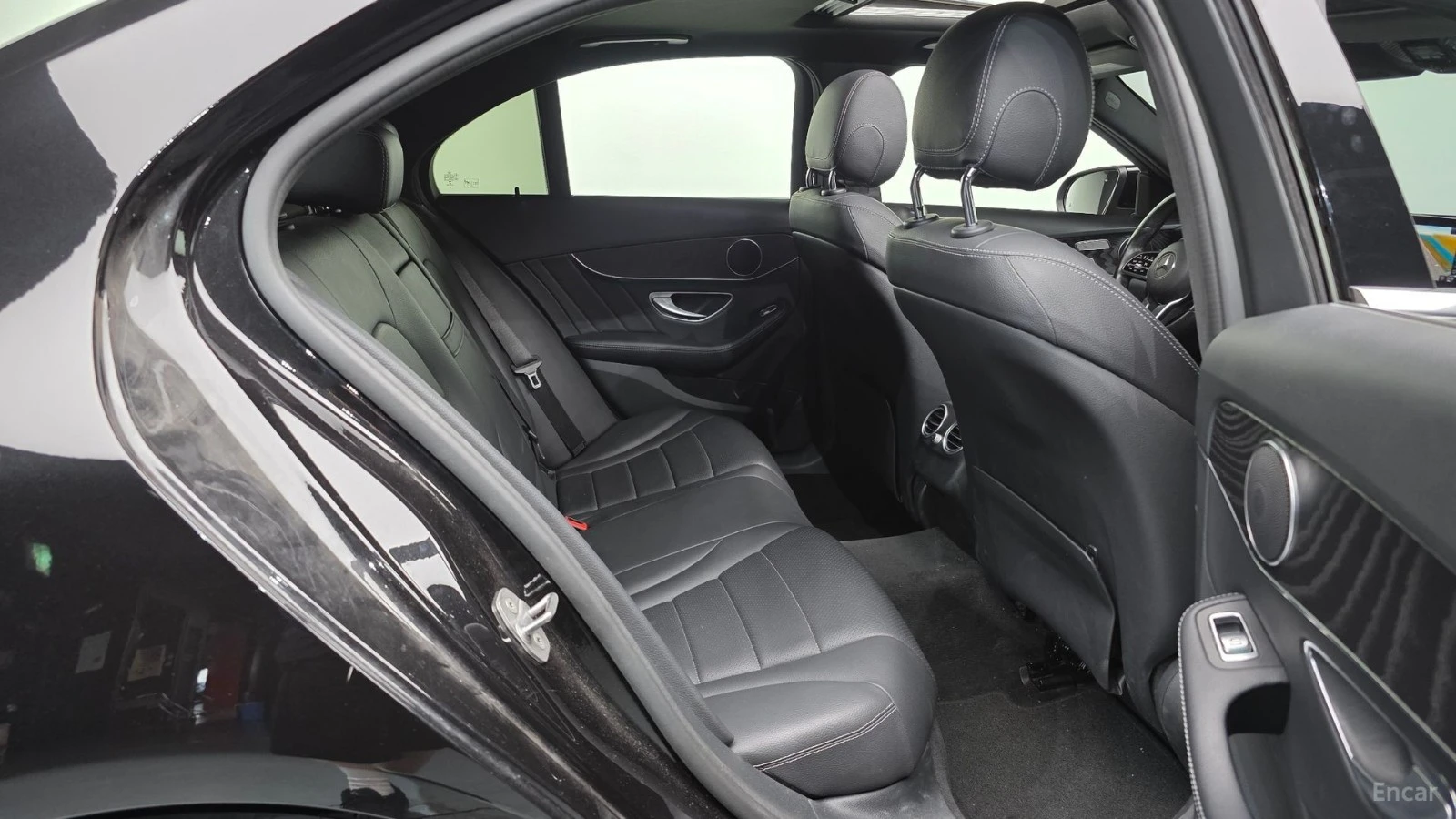 Mercedes-Benz C 220 D 4MATIC AMG-LINE Автокредит Цена до България, снимка 16 - Автомобили и джипове - 55486796