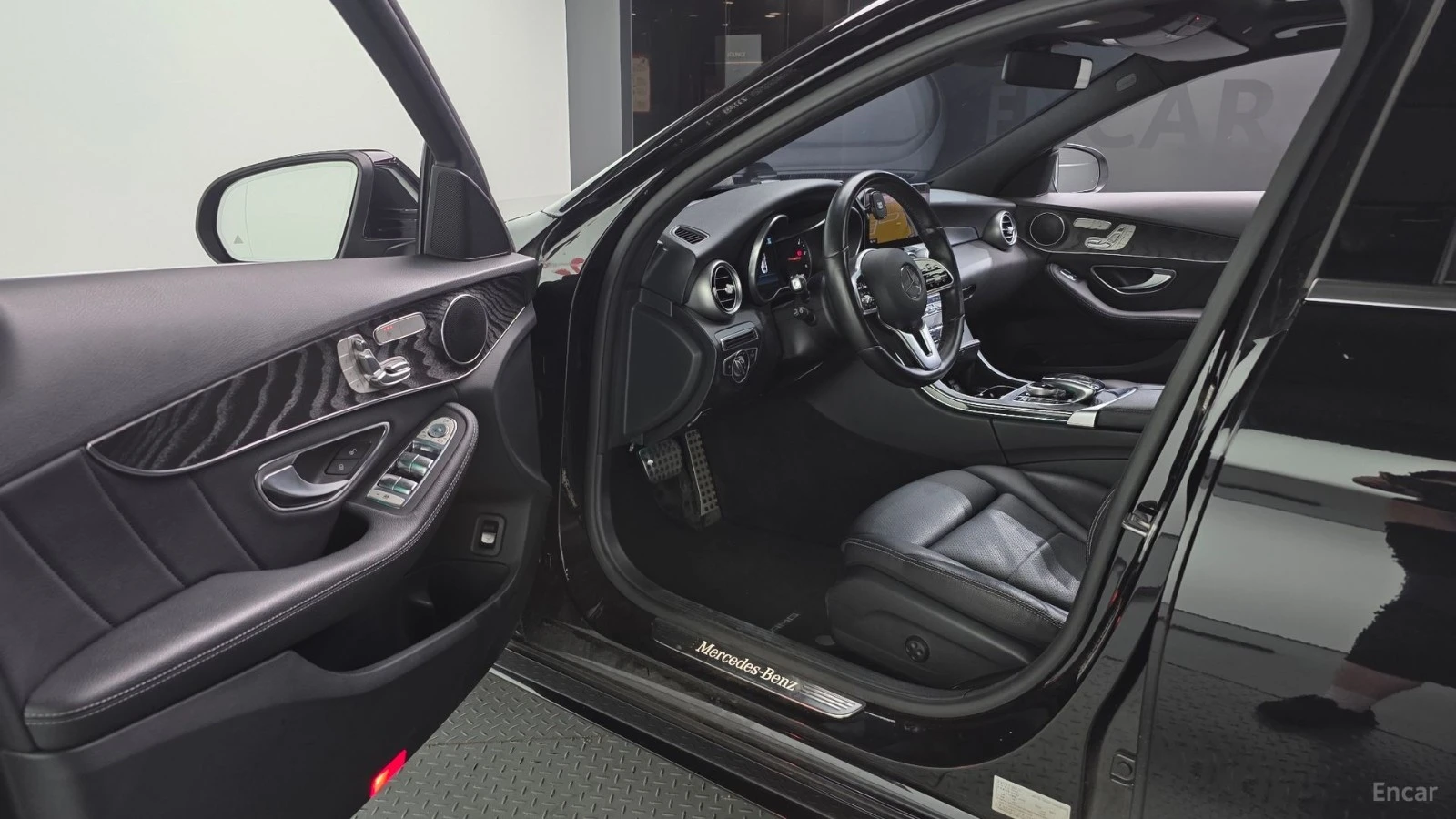 Mercedes-Benz C 220 D 4MATIC AMG-LINE Автокредит Цена до България, снимка 8 - Автомобили и джипове - 55486796