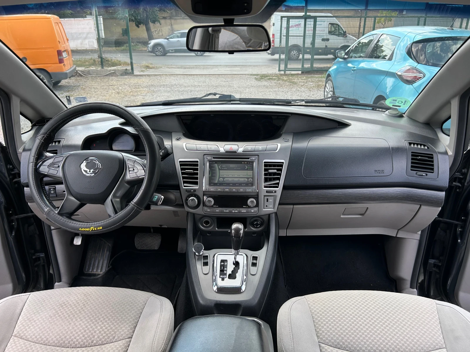 SsangYong Rodius 7-местен | 2.2D 177 к.с. | Автоматик | , снимка 13 - Автомобили и джипове - 55653877