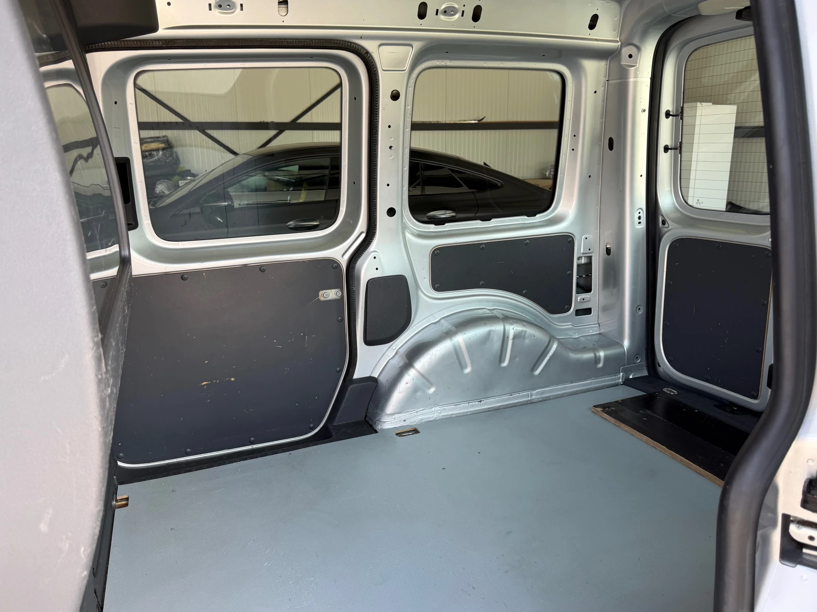 VW Caddy 2.0-МЕТАН-85000км-КАТО НОВ-СЕРВИЗНА ИСТОРИЯ!, снимка 14 - Автомобили и джипове - 55902023