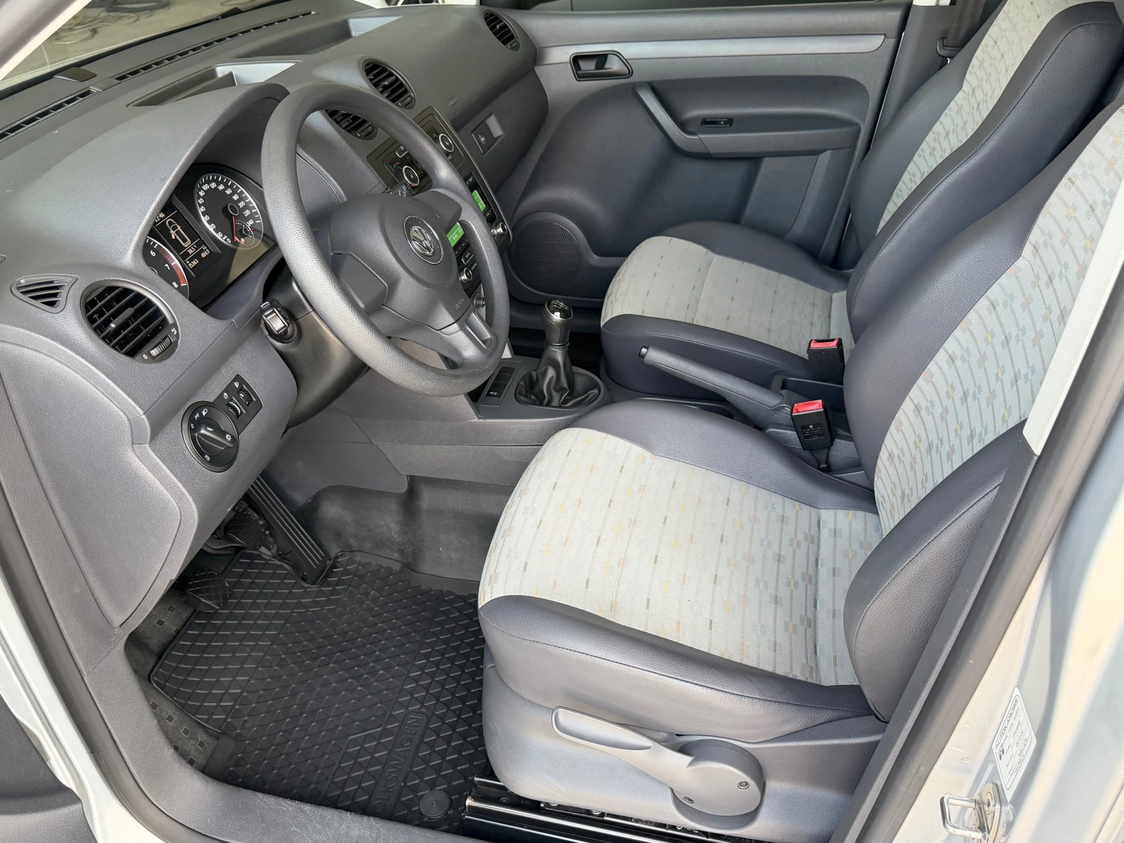 VW Caddy 2.0-МЕТАН-85000км-КАТО НОВ-СЕРВИЗНА ИСТОРИЯ!, снимка 8 - Автомобили и джипове - 55902023
