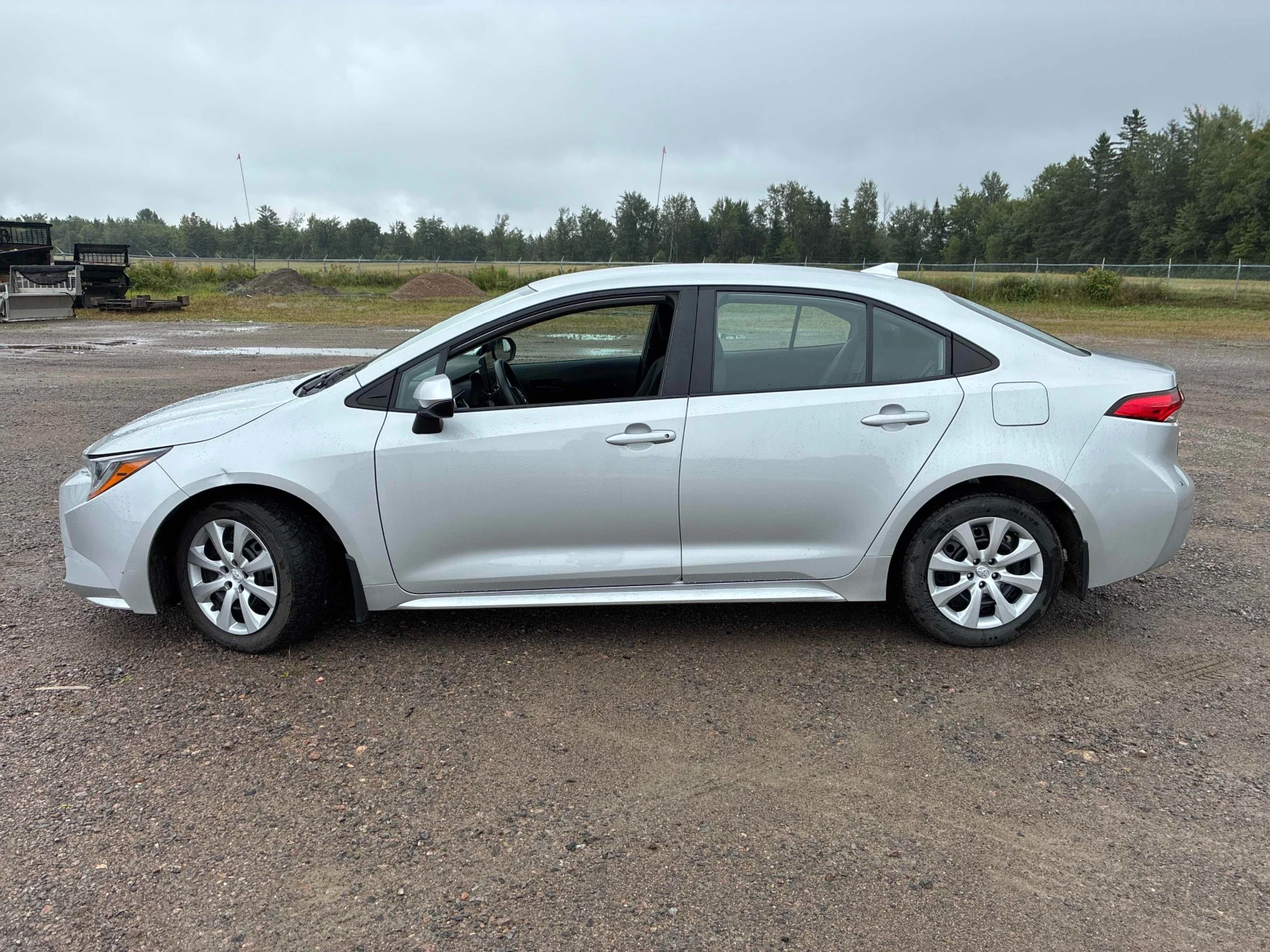 Toyota Corolla LE 2.0 DYNAMIC FORCE CVT, снимка 3 - Автомобили и джипове - 55970470