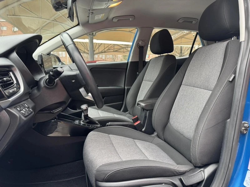 Kia Stonic 1.0i Автоматик, снимка 10 - Автомобили и джипове - 53681621