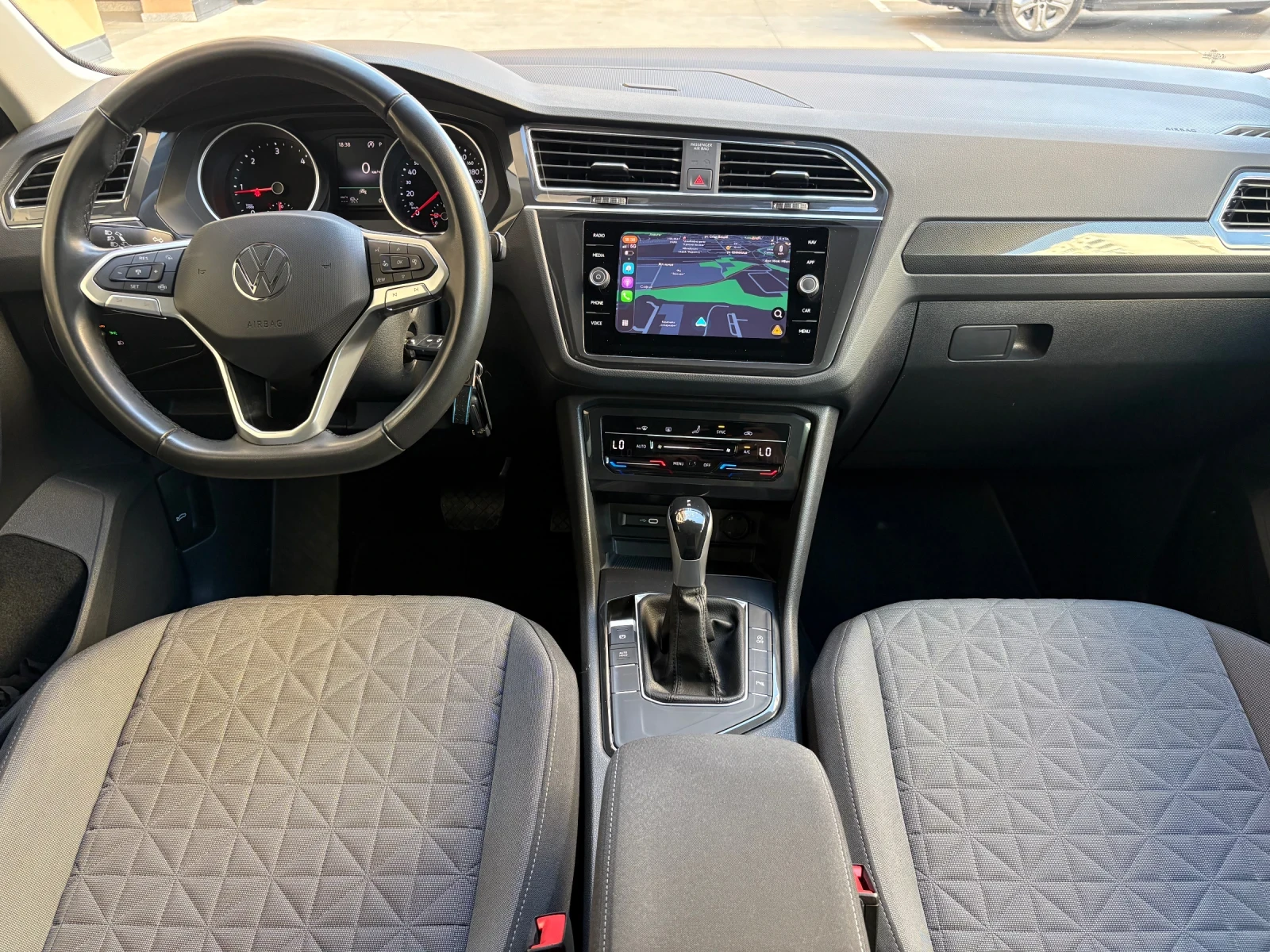VW Tiguan Facelift, Distronic, Сервизна История-2023г., снимка 10 - Автомобили и джипове - 54729560