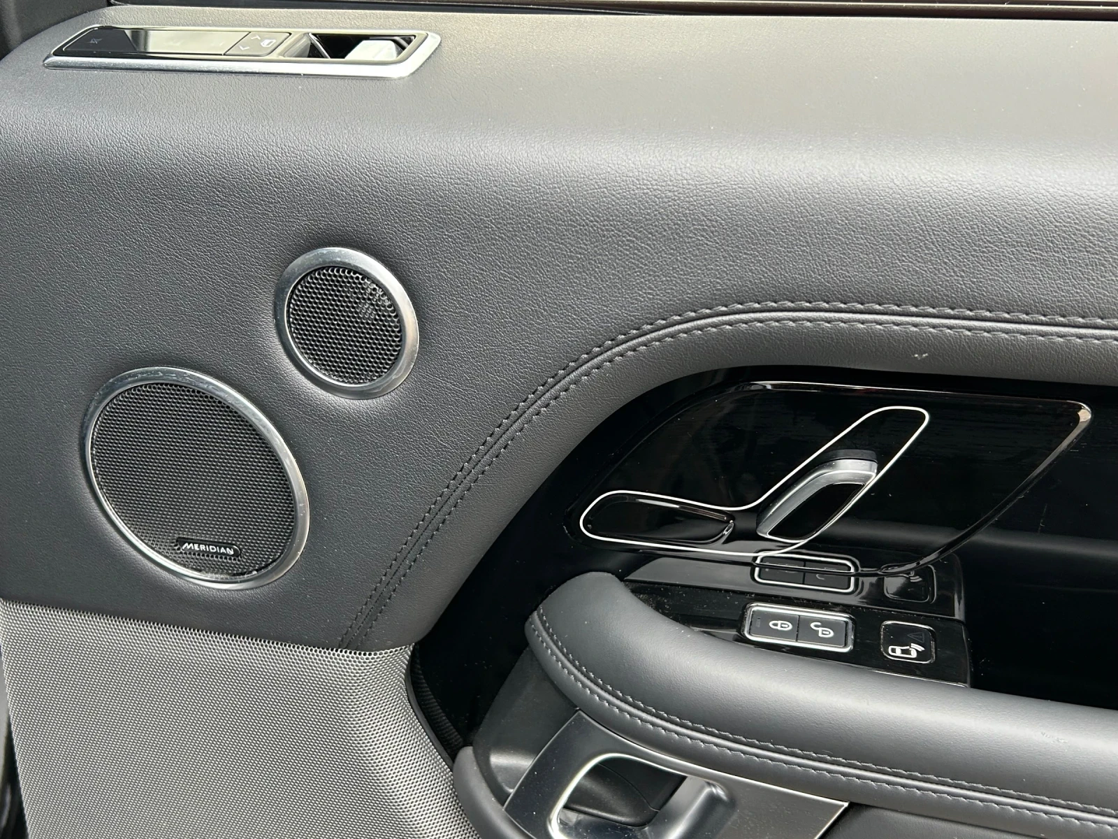 Land Rover Range rover P400e PlugIn Hybrid, снимка 13 - Автомобили и джипове - 55305552