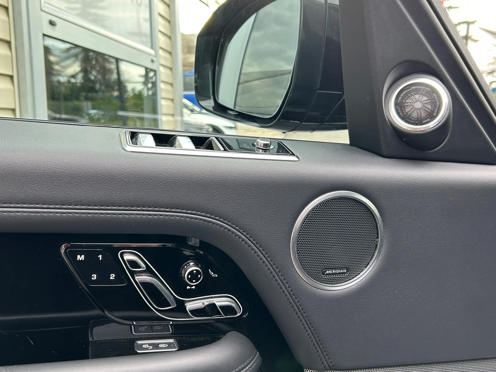 Land Rover Range rover P400e PlugIn Hybrid, снимка 12 - Автомобили и джипове - 55305552