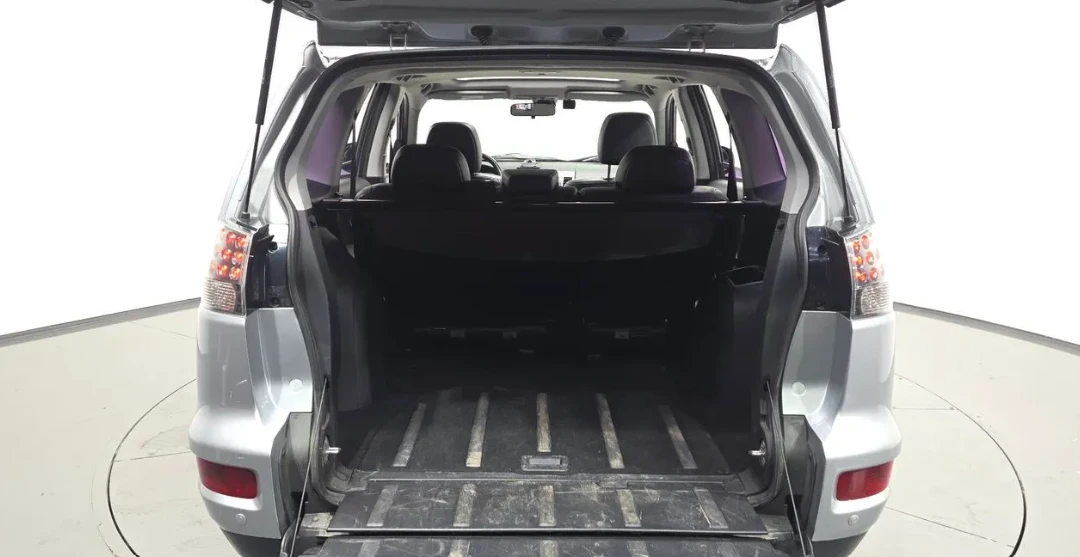 Mitsubishi Outlander 2.4 Бензин, снимка 12 - Автомобили и джипове - 55722780