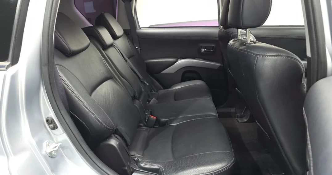 Mitsubishi Outlander 2.4 Бензин, снимка 10 - Автомобили и джипове - 55722780
