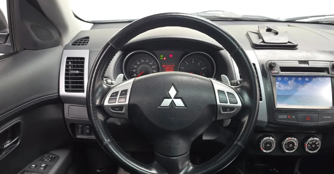 Mitsubishi Outlander 2.4 Бензин, снимка 4 - Автомобили и джипове - 55722780