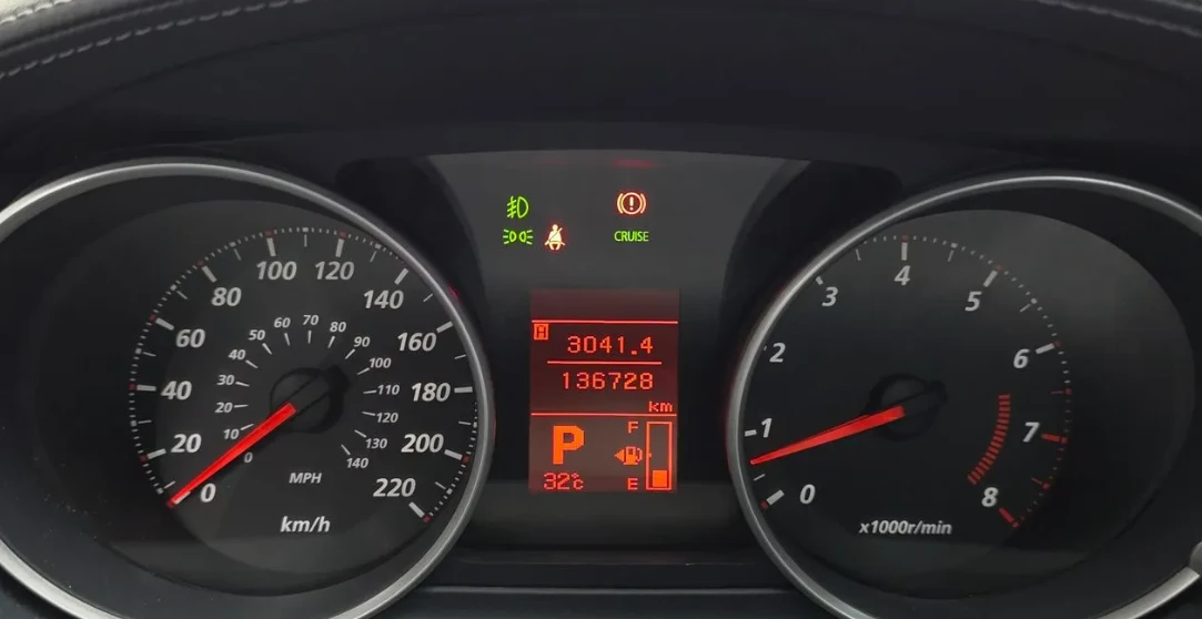 Mitsubishi Outlander 2.4 Бензин, снимка 5 - Автомобили и джипове - 55722780