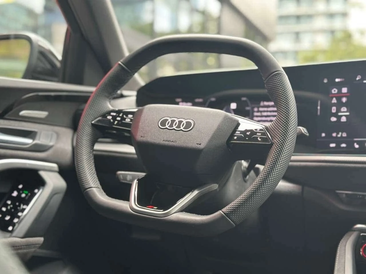 Audi SQ5 * Black Optics Pkg| Accident Free| 1 Owner| Techni, снимка 9 - Автомобили и джипове - 56328669
