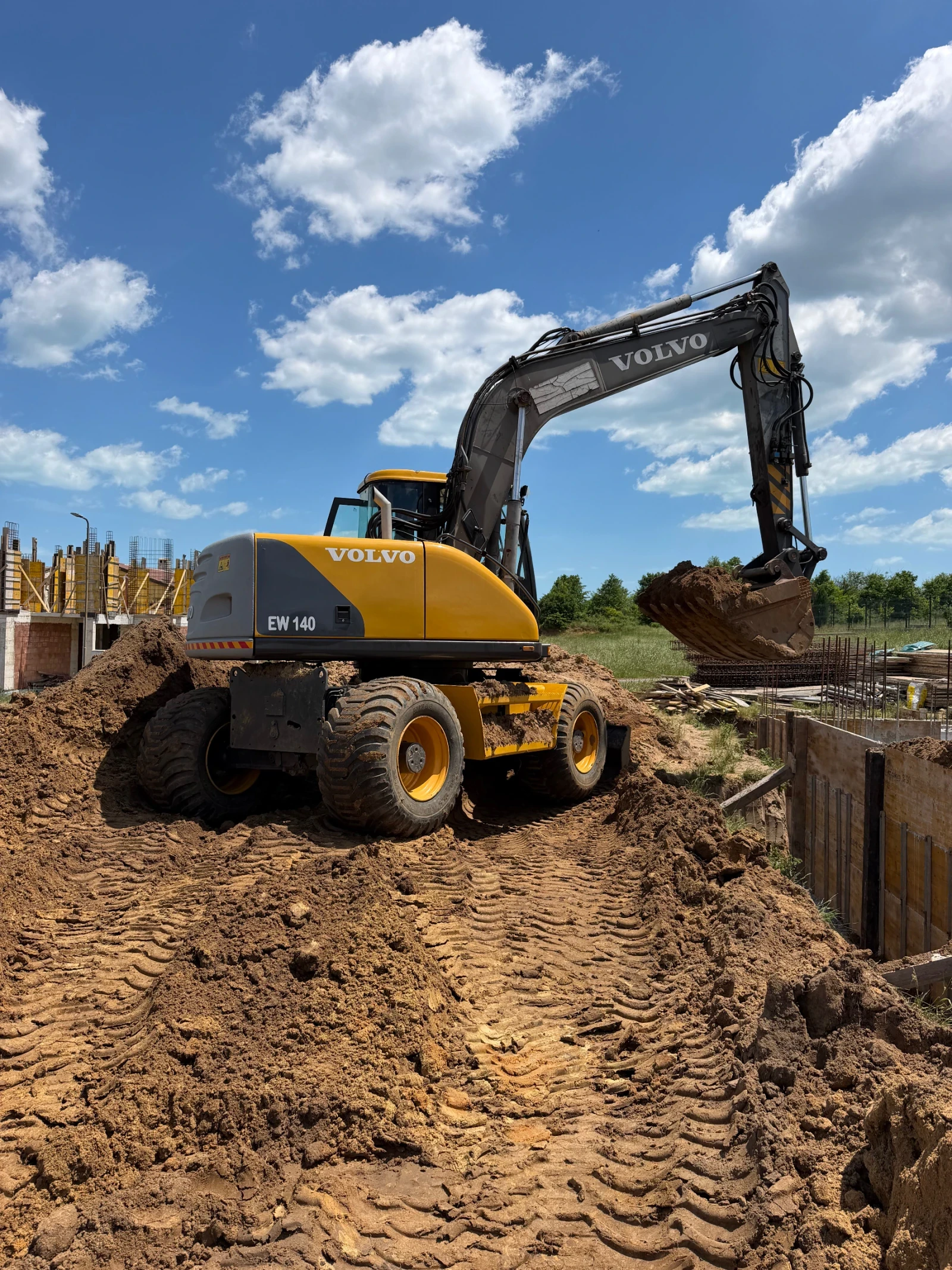 Багер Volvo Ew140, снимка 3 - Индустриална техника - 55888412
