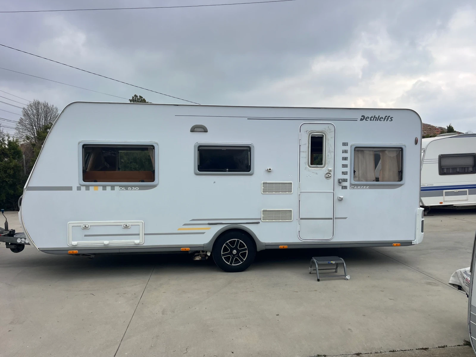 Каравана Dethleffs Camper 530DL, снимка 4 - Каравани и кемпери - 54270311