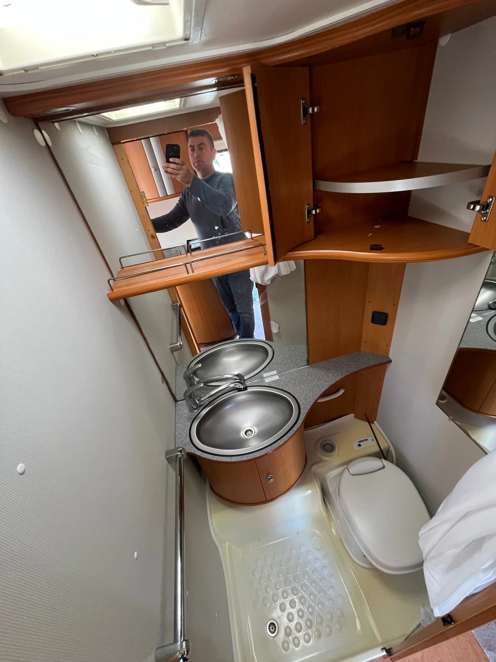Каравана Dethleffs Camper 530DL, снимка 16 - Каравани и кемпери - 54270311