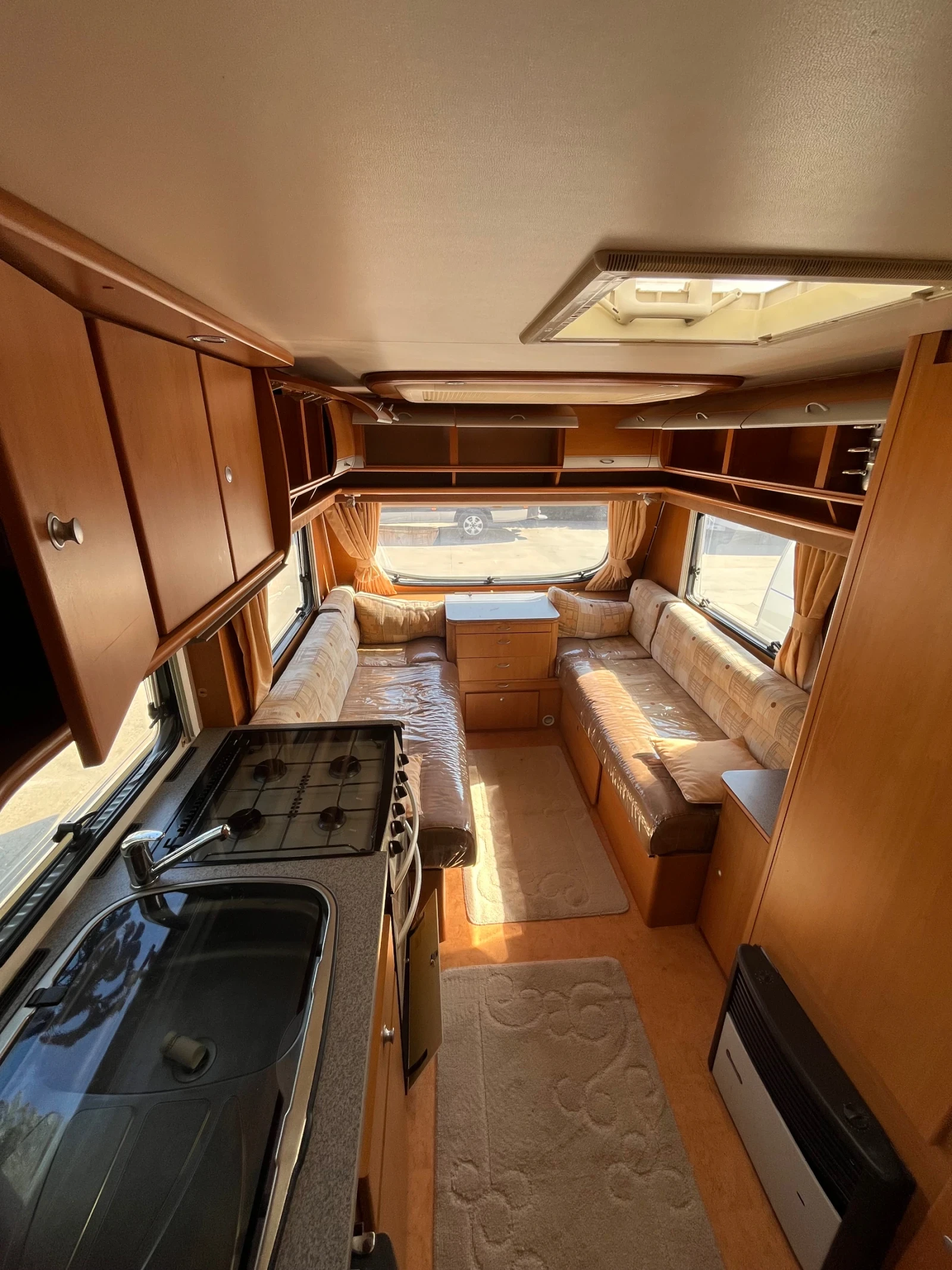 Каравана Dethleffs Camper 530DL, снимка 8 - Каравани и кемпери - 54270311