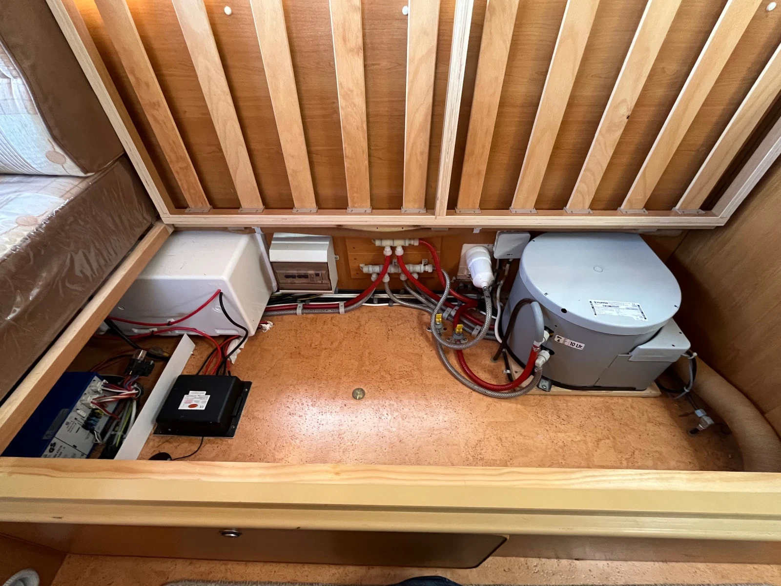 Каравана Dethleffs Camper 530DL, снимка 12 - Каравани и кемпери - 54270311