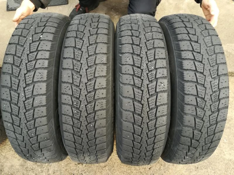 Гуми Зимни 205/80R16, снимка 1 - Гуми и джанти - 23415813