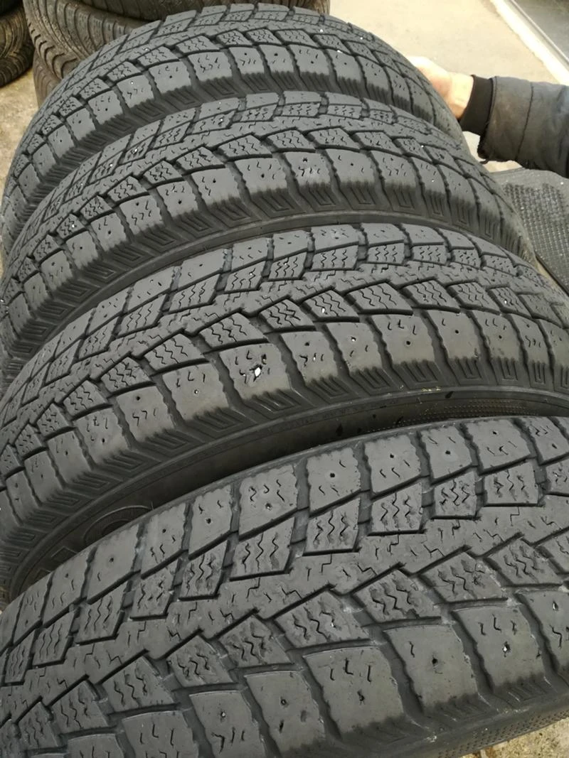 Гуми Зимни 205/80R16, снимка 2 - Гуми и джанти - 23415813