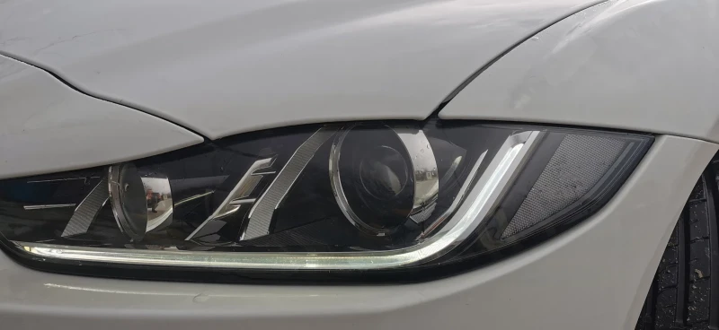 Jaguar XE 2.2D, снимка 8 - Автомобили и джипове - 48065018