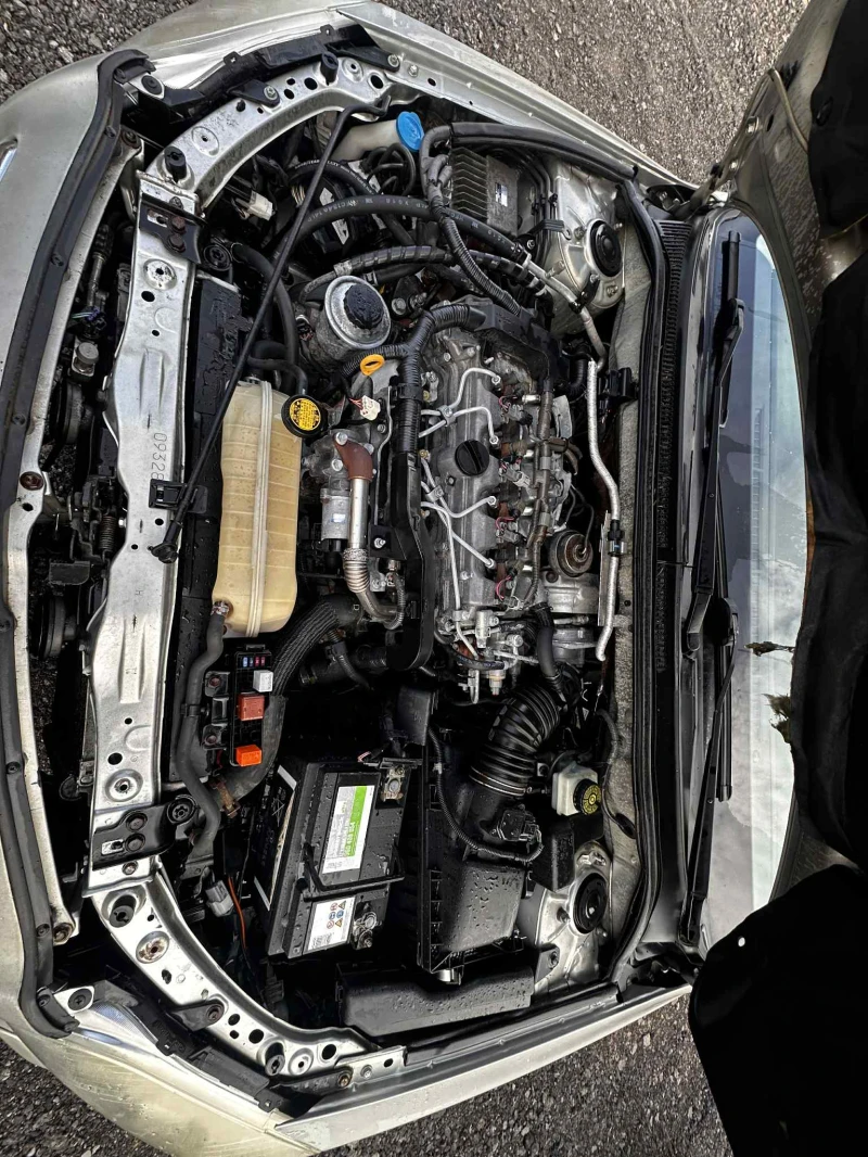 Toyota Avensis 2.2 D-Cat 177к.с 2005г НА ЧАСТИ, снимка 13 - Автомобили и джипове - 52557099