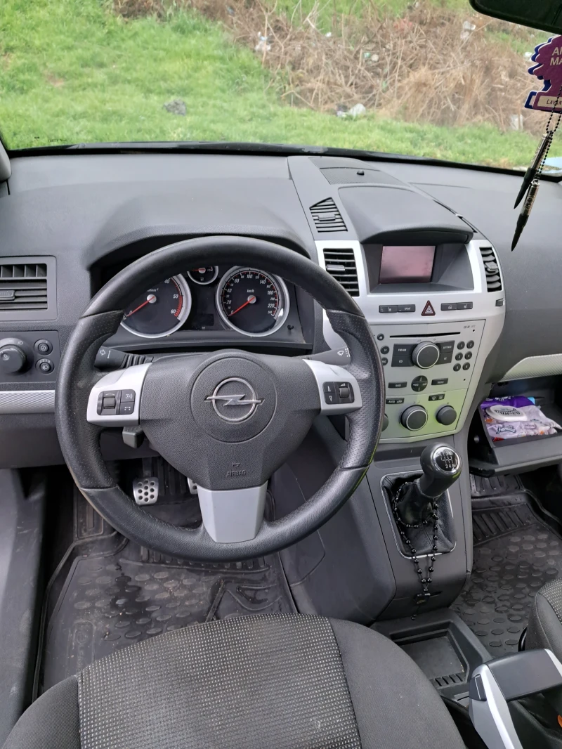 Opel Zafira 1.9CDTI, снимка 9 - Автомобили и джипове - 48885109