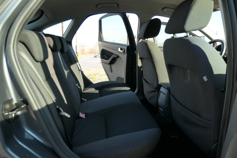 Ford Focus 1.8TDCI 116кс КЛИМАТИК, снимка 14 - Автомобили и джипове - 52919081