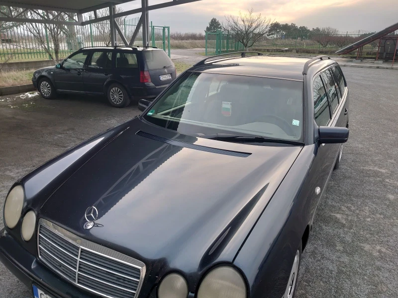 Mercedes-Benz E 230, снимка 3 - Автомобили и джипове - 53349702